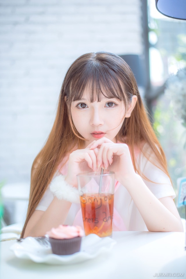 军营里，偶尔能够听到一声声痛苦的呻吟，兄弟两人自黄巾之乱之初参战，转战二十多载光阴，对于这些伤病痛苦的而无力的呻吟，最初的怜悯到现在剩下的也只剩下一股难言的麻木，但这种情况下，那股情绪却还在延续。